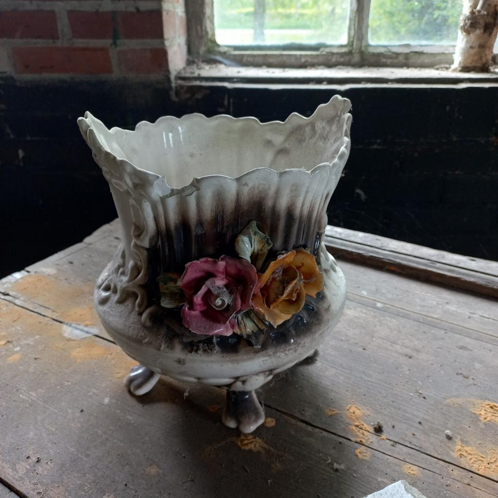 Antieke bloempot met rozen decoratie, Antiek en Kunst, Ophalen of Verzenden
