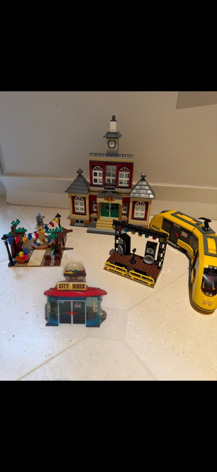 Lego 60271, Kinderen en Baby's, Speelgoed | Duplo en Lego, Ophalen of Verzenden, Zo goed als nieuw