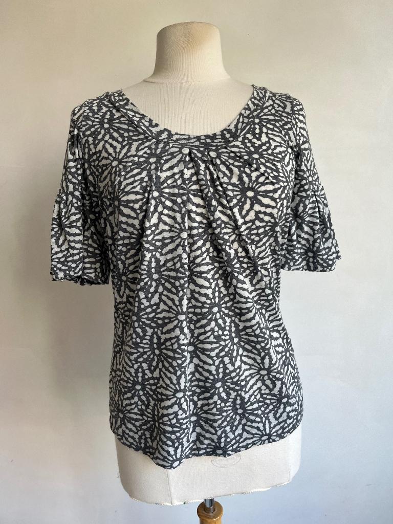 sportmax maxmara  top wit grijs maat m, Kleding | Dames, Maat 38/40 (M), Verzenden, Korte mouw, Grijs