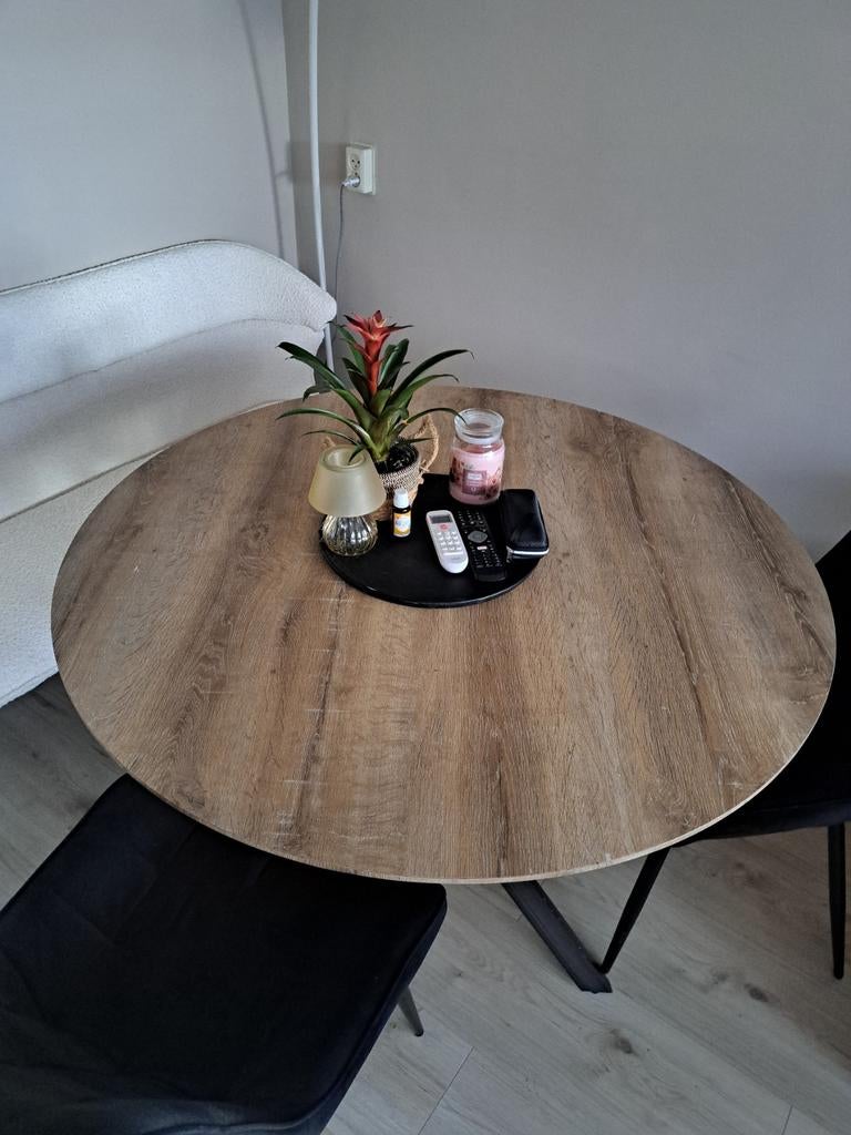 Ronde eettafel met gebruikerssporen, Ophalen