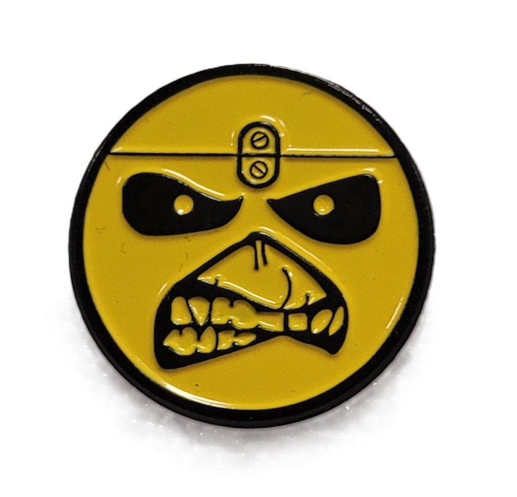 Iron Maiden Eddie geel pin van metaal speldje speld, Verzamelen, Info@deconoord.nl, Deco Noord, Nieuw, Ophalen of Verzenden