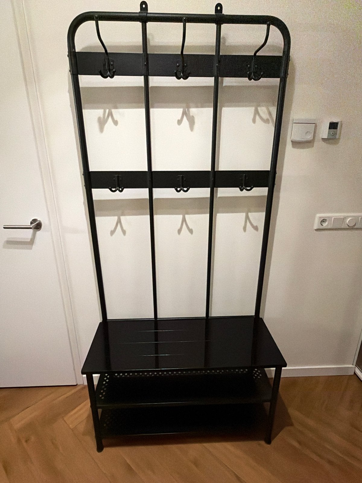 2 Zwarte metalen kapstokken IKEA, Ophalen, Gebruikt, Metaal, Staande kapstok