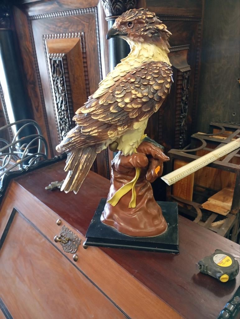 Mooie roof vogel, Verzamelen, Dierenverzamelingen, Ophalen of Verzenden, Zo goed als nieuw, Vogel, Beeldje of Figuurtje