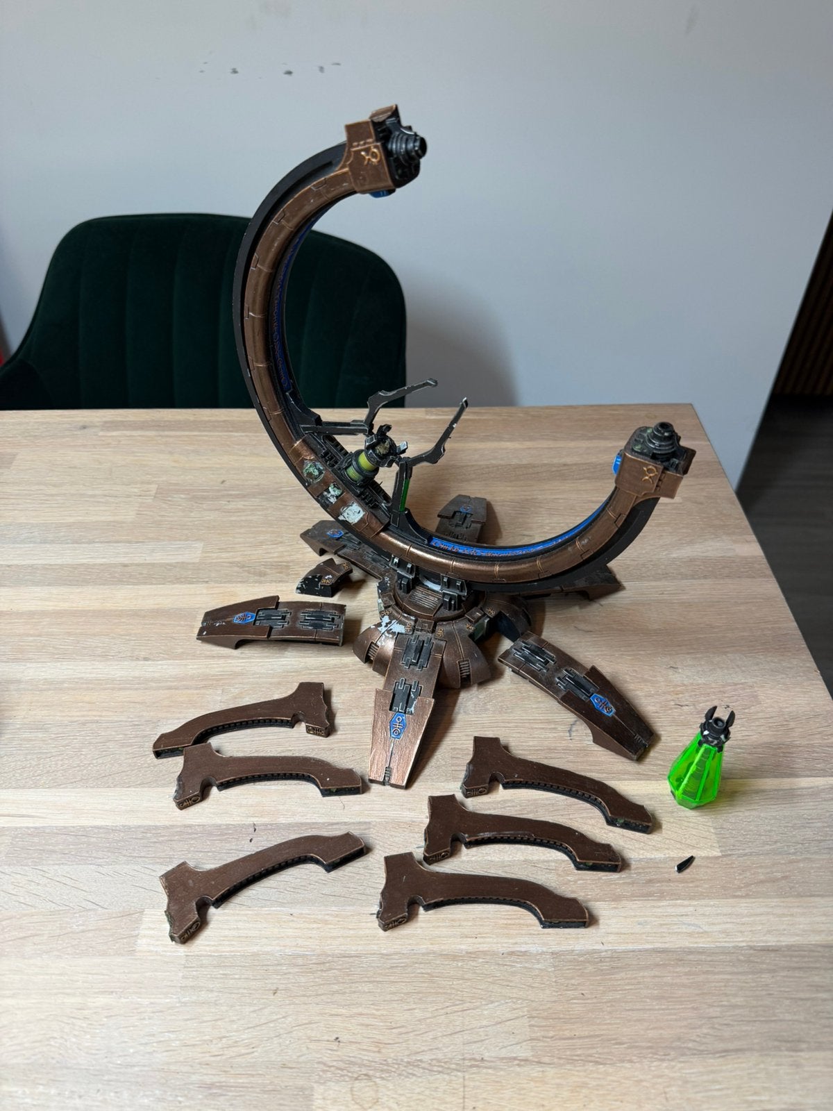 Warhammer Necron Pylon - forgeworld, Ophalen of Verzenden, Zo goed als nieuw, Warhammer
