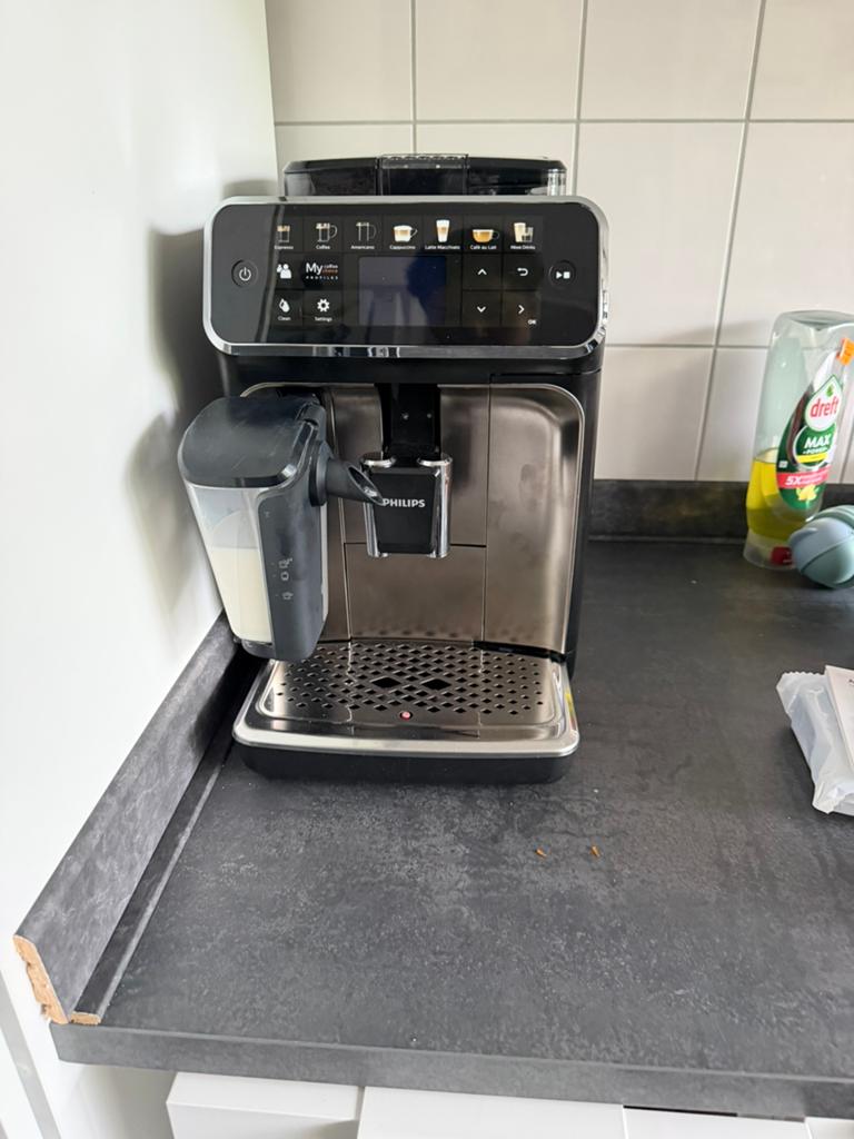 Philips Lattego EP5447/90 - Perfect werkende koffiemachine, Witgoed en Apparatuur, Koffiezetapparaten, Ophalen, Afneembaar waterreservoir