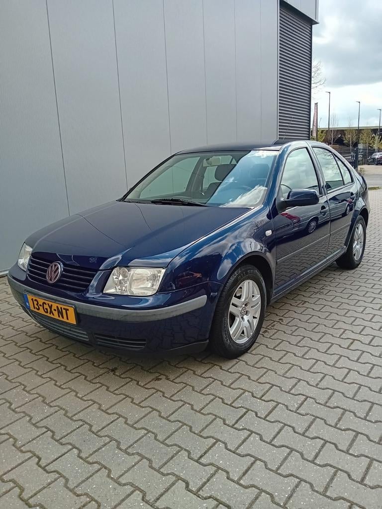 Volkswagen Bora 1.6 77KW 2001 Blauw, Auto's, Volkswagen, Stof, 4 cilinders, Blauw, 1200 kg