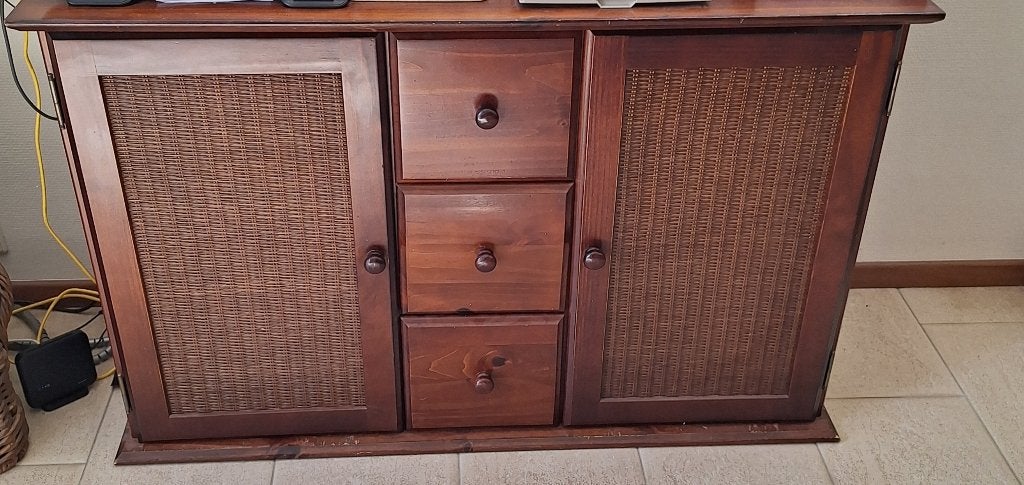 Mooi bruin houten kastje icm met riet, Ophalen, 100 tot 150 cm, Zo goed als nieuw, 3 of 4 laden
