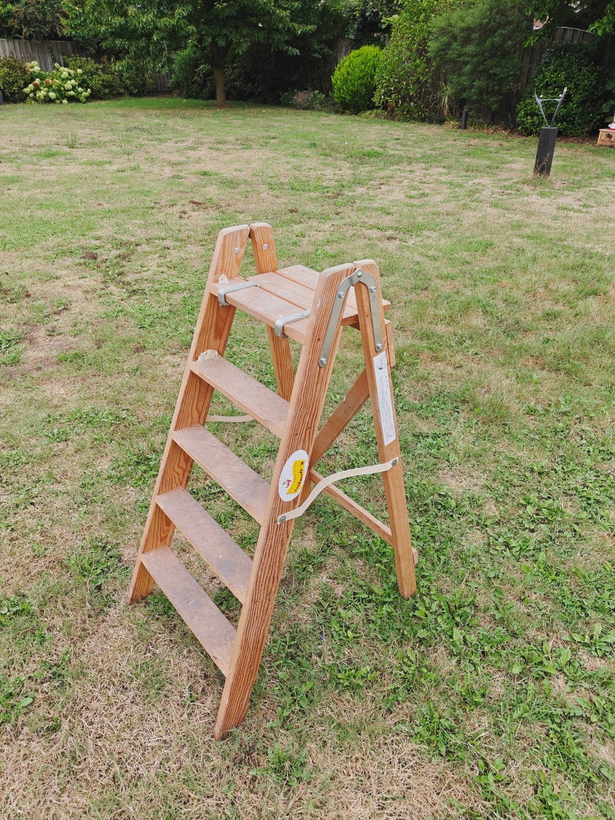 Houten trapje met 3 treden en plateau, Ophalen
