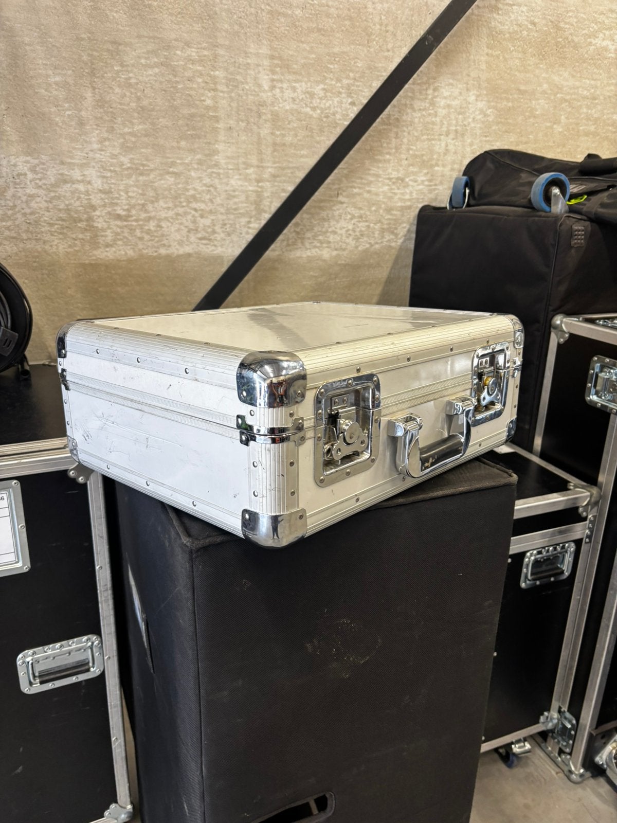 Koffer/flightcase gebruikt voor a&h zed12, Ophalen, Zo goed als nieuw, Overige instrumenten, Flightcase