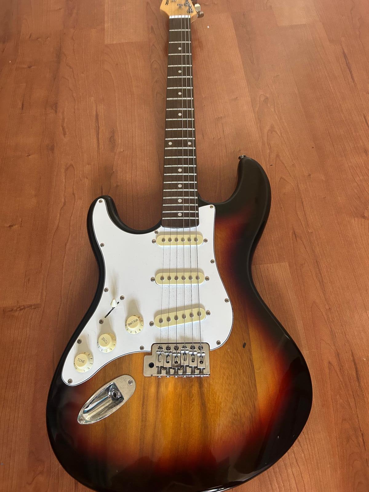 Linkshandige bas- en gewone gitaar, Muziek en Instrumenten, Ophalen, Zo goed als nieuw, Solid body, Overige merken