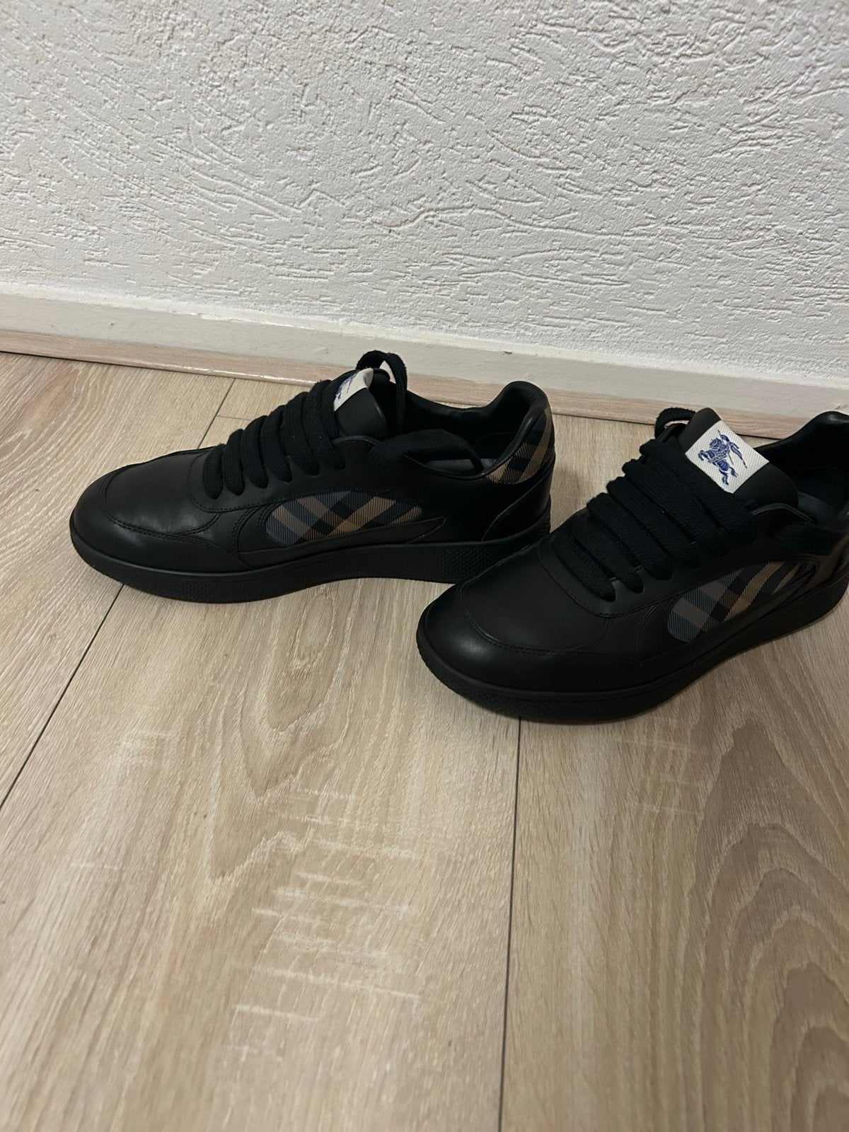 Burberry sneakers maat 42, Zwart, Nieuw, Ophalen of Verzenden, Veterschoenen