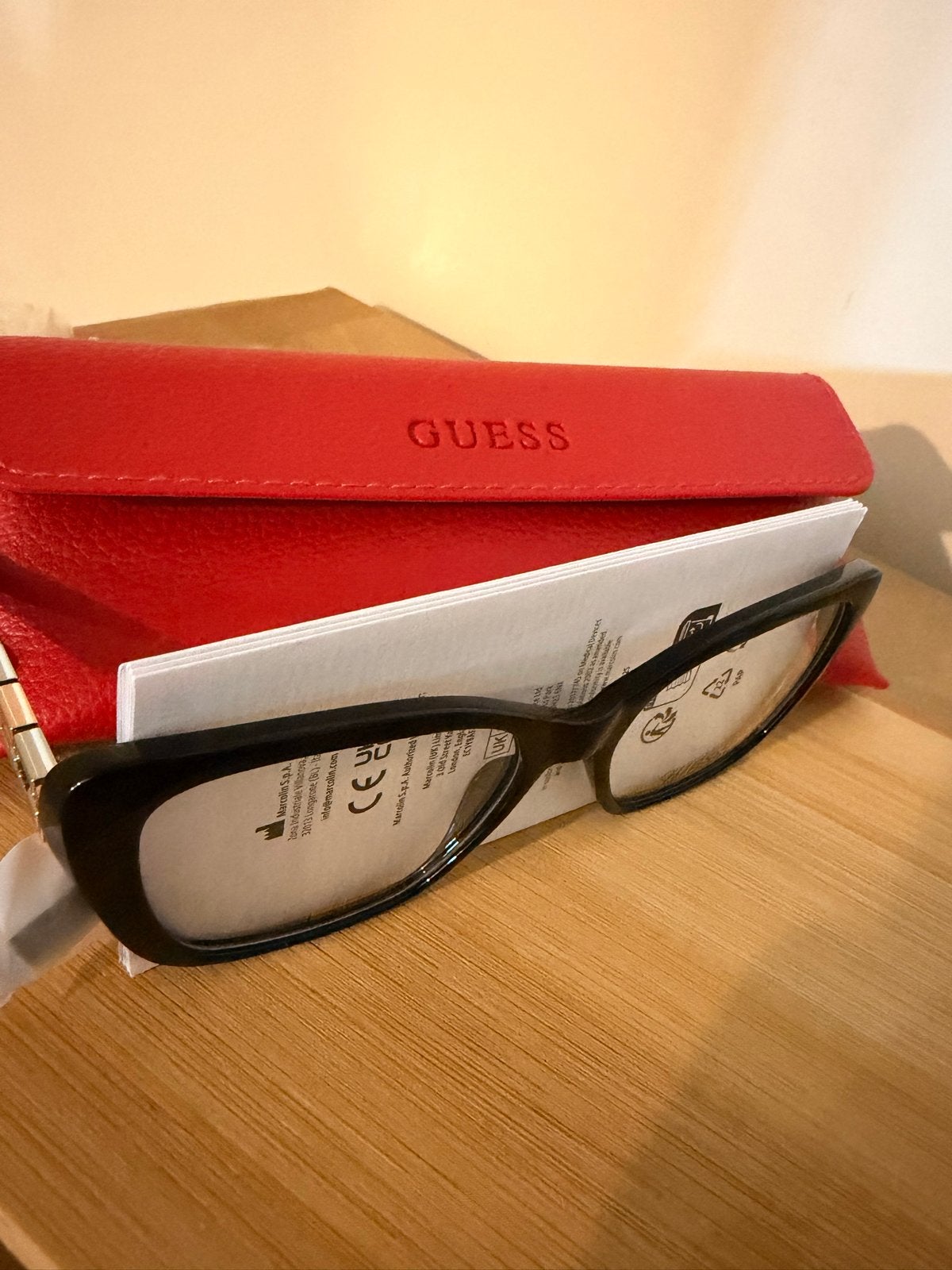Nieuwe Guess bril GU50358 met rood etui, Sieraden, Tassen en Uiterlijk, Zwart, Nieuw, Bril, Ophalen