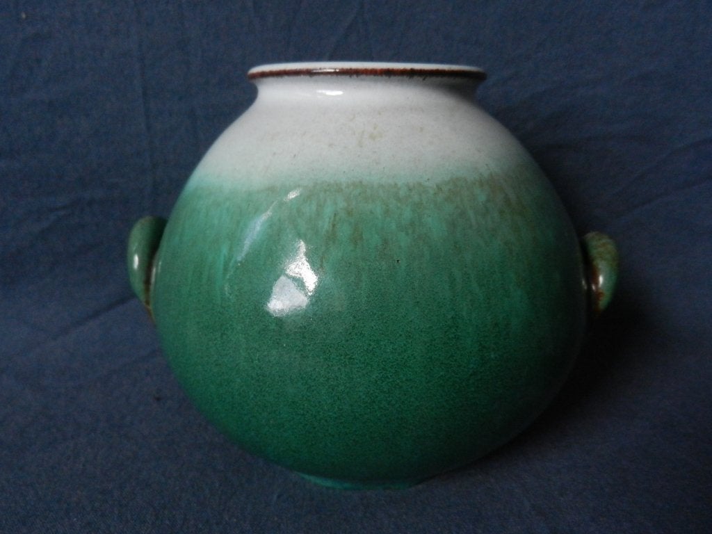 Fraaie vaas met grepen groen en wit Mobach Utrecht h 11,2 cm, Ophalen of Verzenden