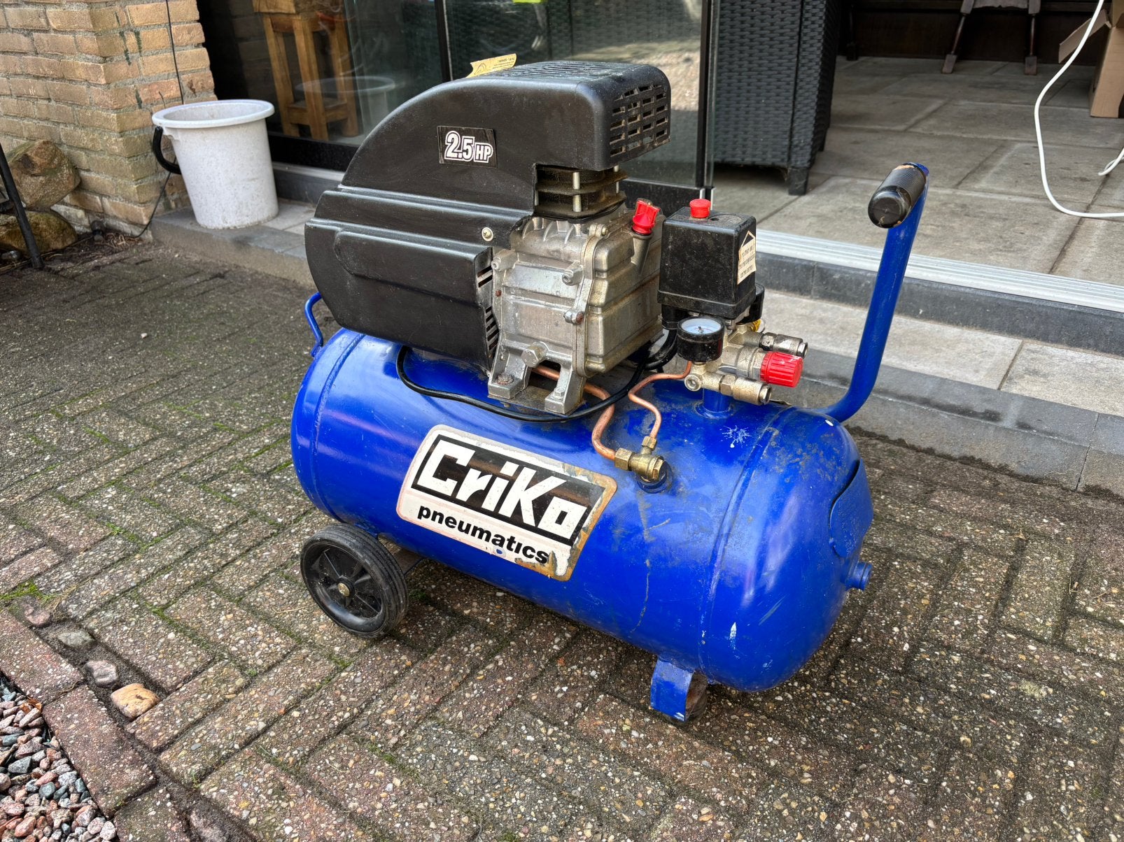 2.5 hp compressor, Ophalen, Zo goed als nieuw, 25 tot 100 liter, 200 tot 400 liter/min
