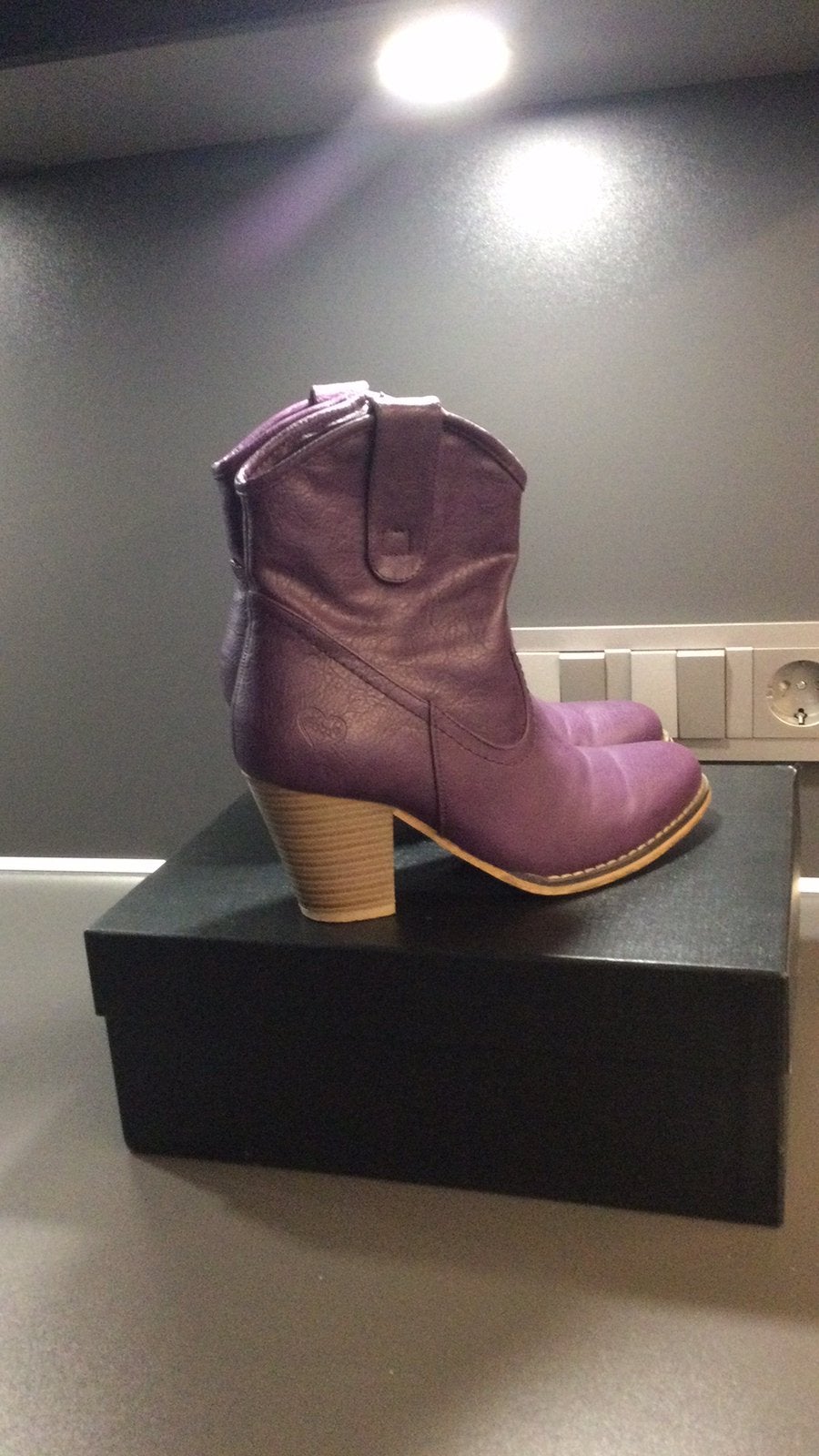 Fabs paarse laarsjes maat 36, Kleding | Dames, Schoenen, Ophalen of Verzenden, Zo goed als nieuw, Overige kleuren