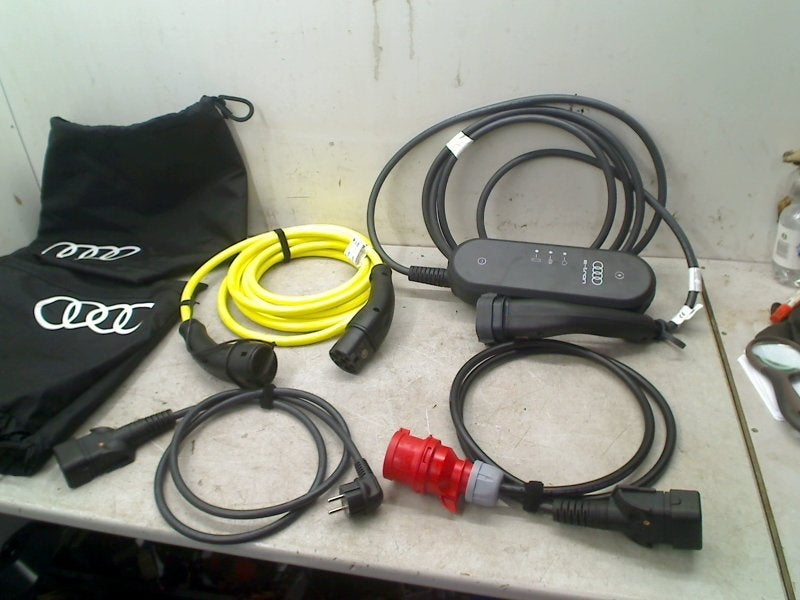 Laadkabel complete set Audi A3 Allstreet (8YJ) 8V4998639G, Gebruikt, Auto-Union-Straße  1, Ingolstadt 85057, , Duitsland, Info@audi.de