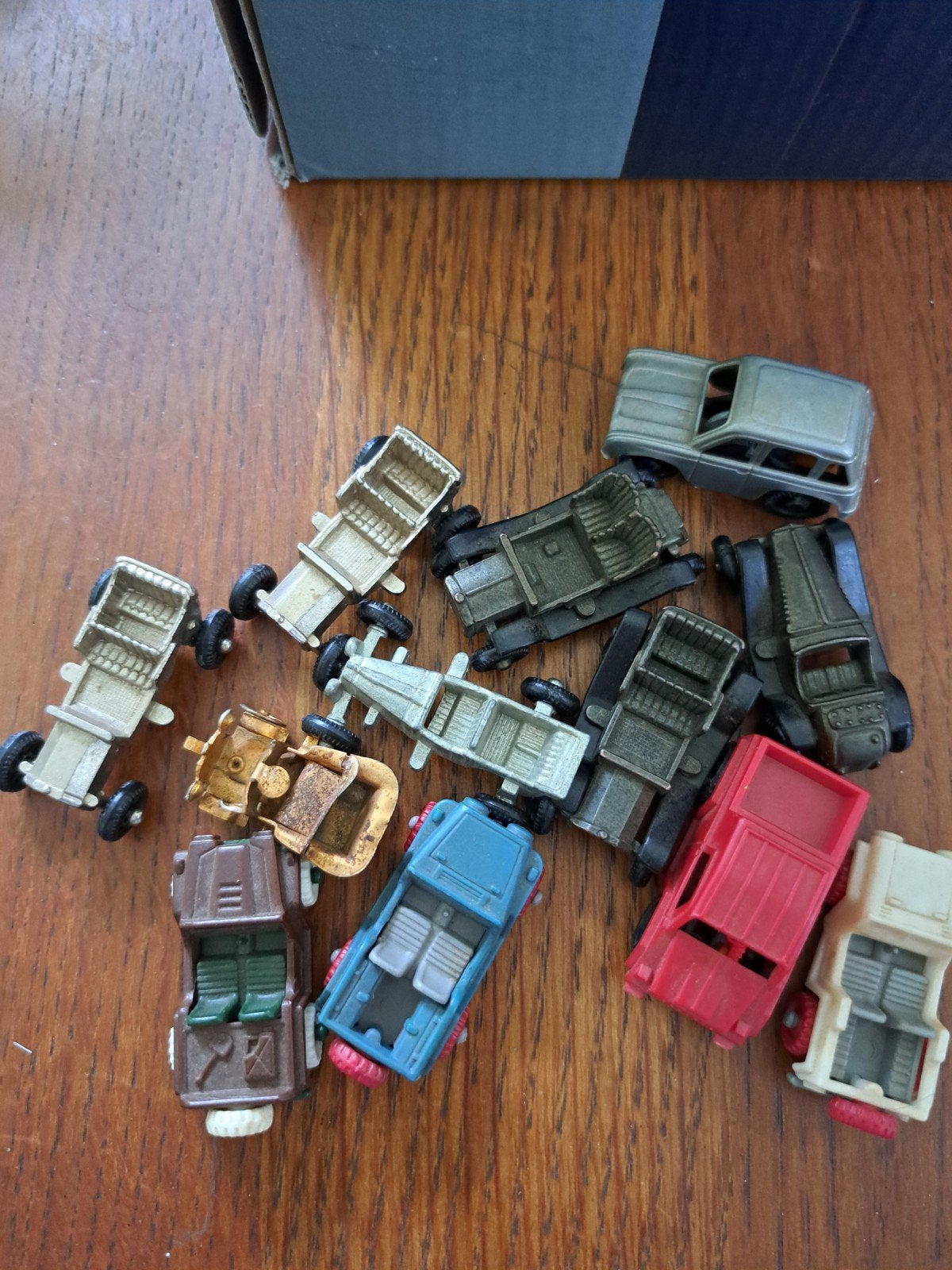 Verzameling van 12 Ferrero Kinder Surprise Auto's, Ophalen of Verzenden, Gebruikt