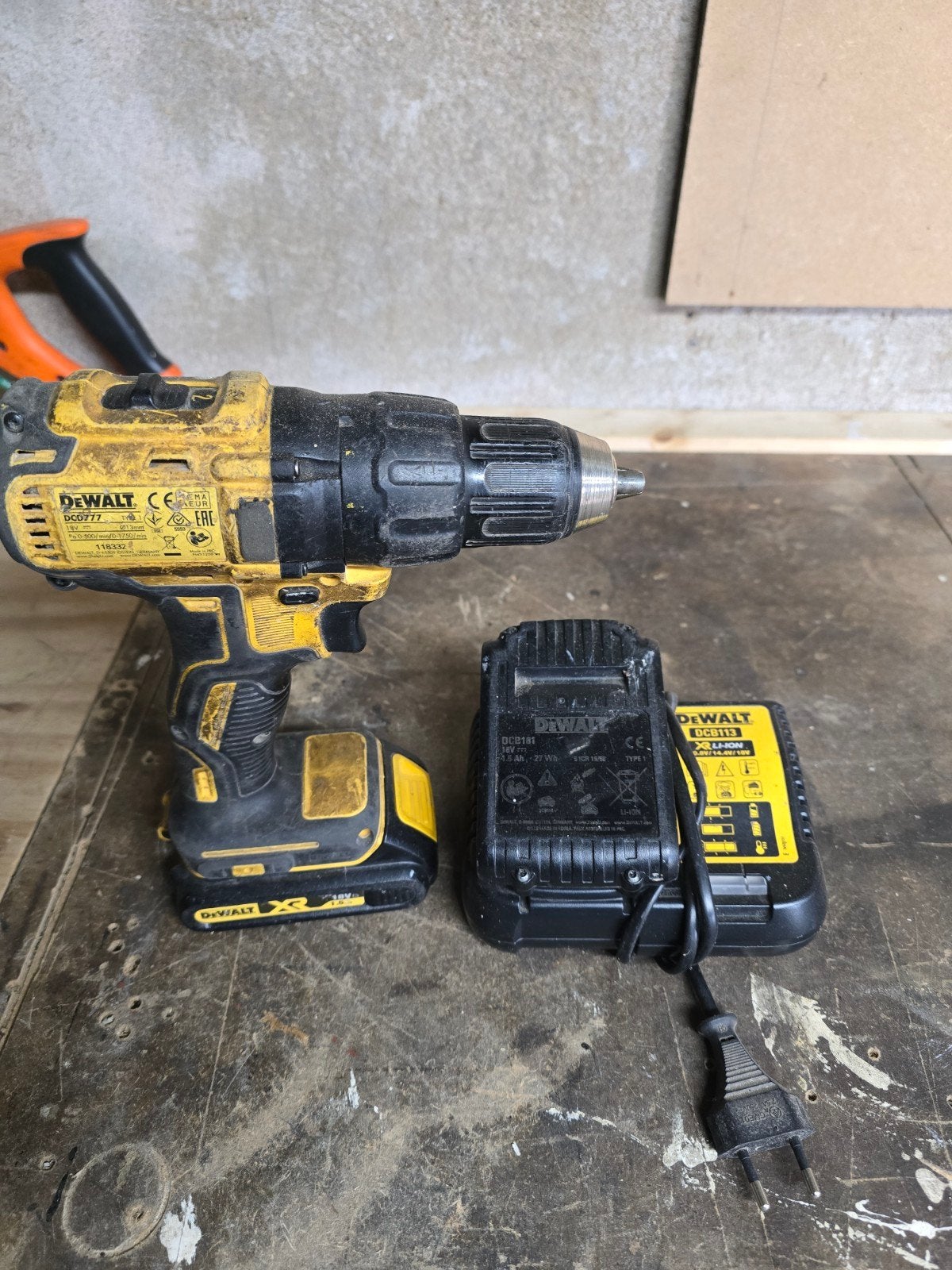 DeWalt DCD777 Accuboormachine met lader