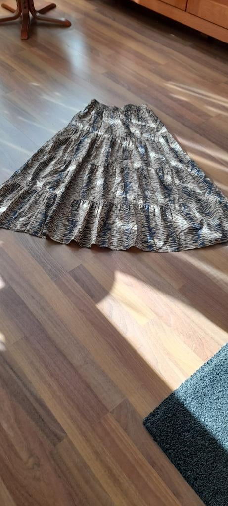 Zwierige rok lengte 105cm, Ophalen of Verzenden, Zo goed als nieuw, Zwart, Onder de knie