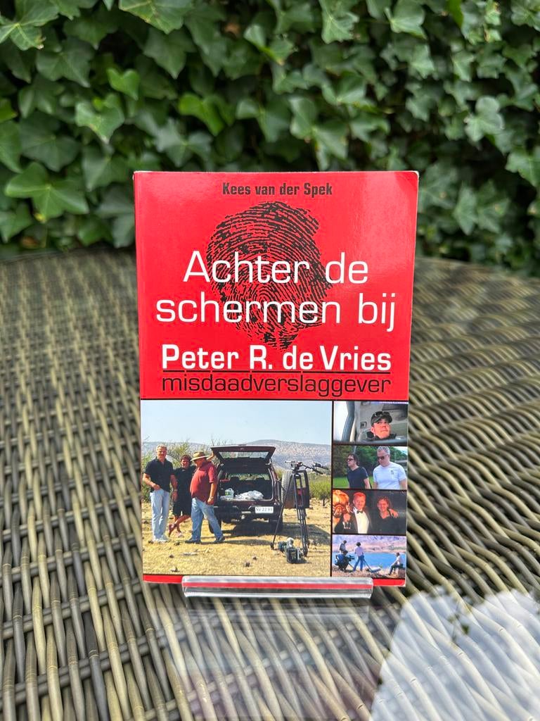 Achter de schermen bij Peter R. de Vries - Kees van der Spek, Boeken, Biografieën, Ophalen of Verzenden, Zo goed als nieuw, Overige