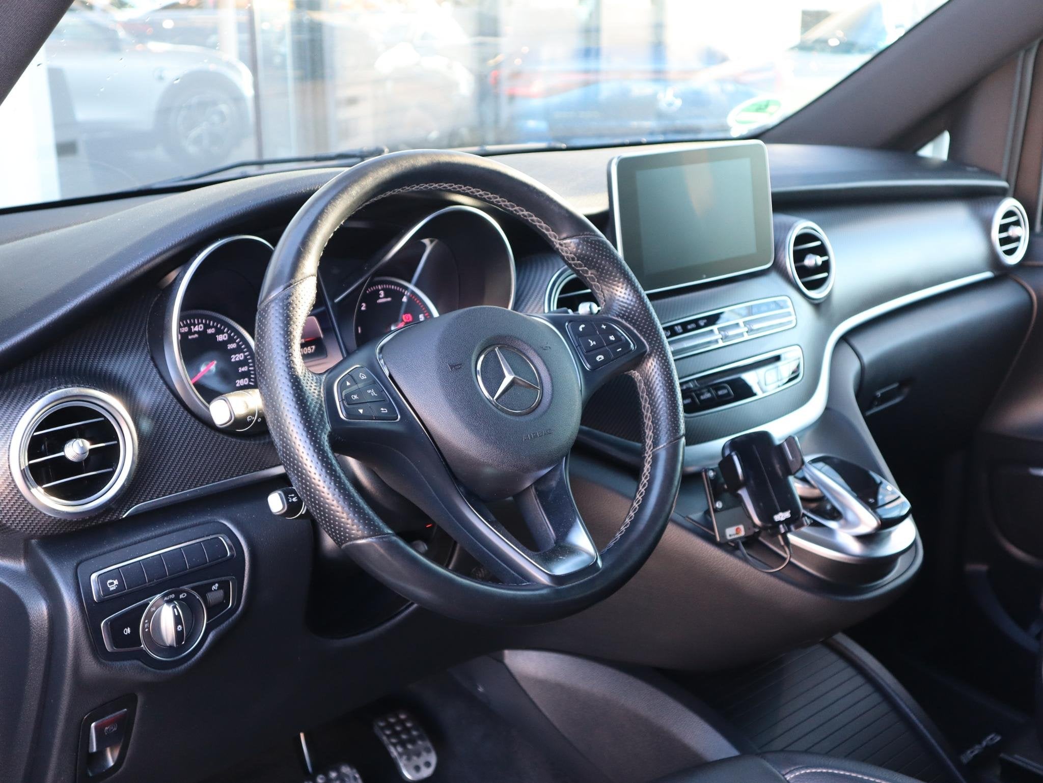 Mercedes-Benz V-klasse 250d DC AMG AVANTGARDE DISTRONIC, Auto's, 12 maanden, 2500 kg, Wit, Bedrijf
