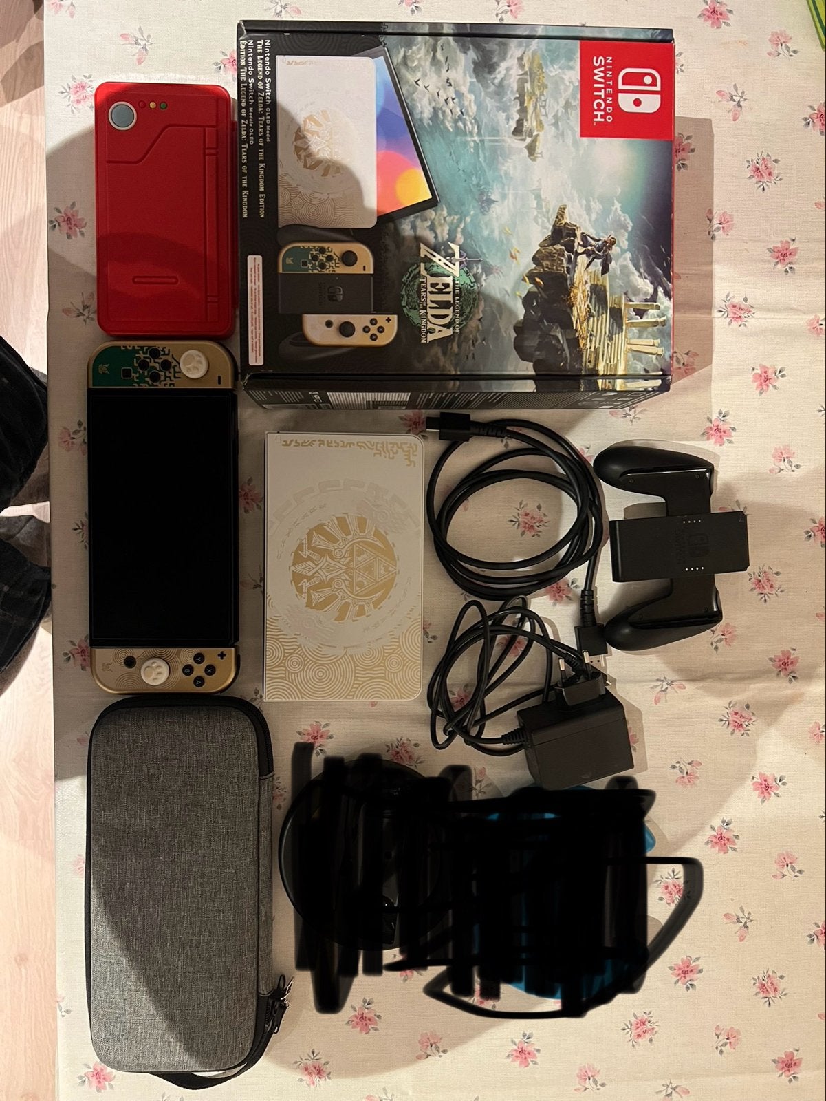 Nintendo Switch OLED Zelda Tears of the Kingdom Editie, Spelcomputers en Games, Spelcomputers | Nintendo Switch, Met games, Met 2 controllers