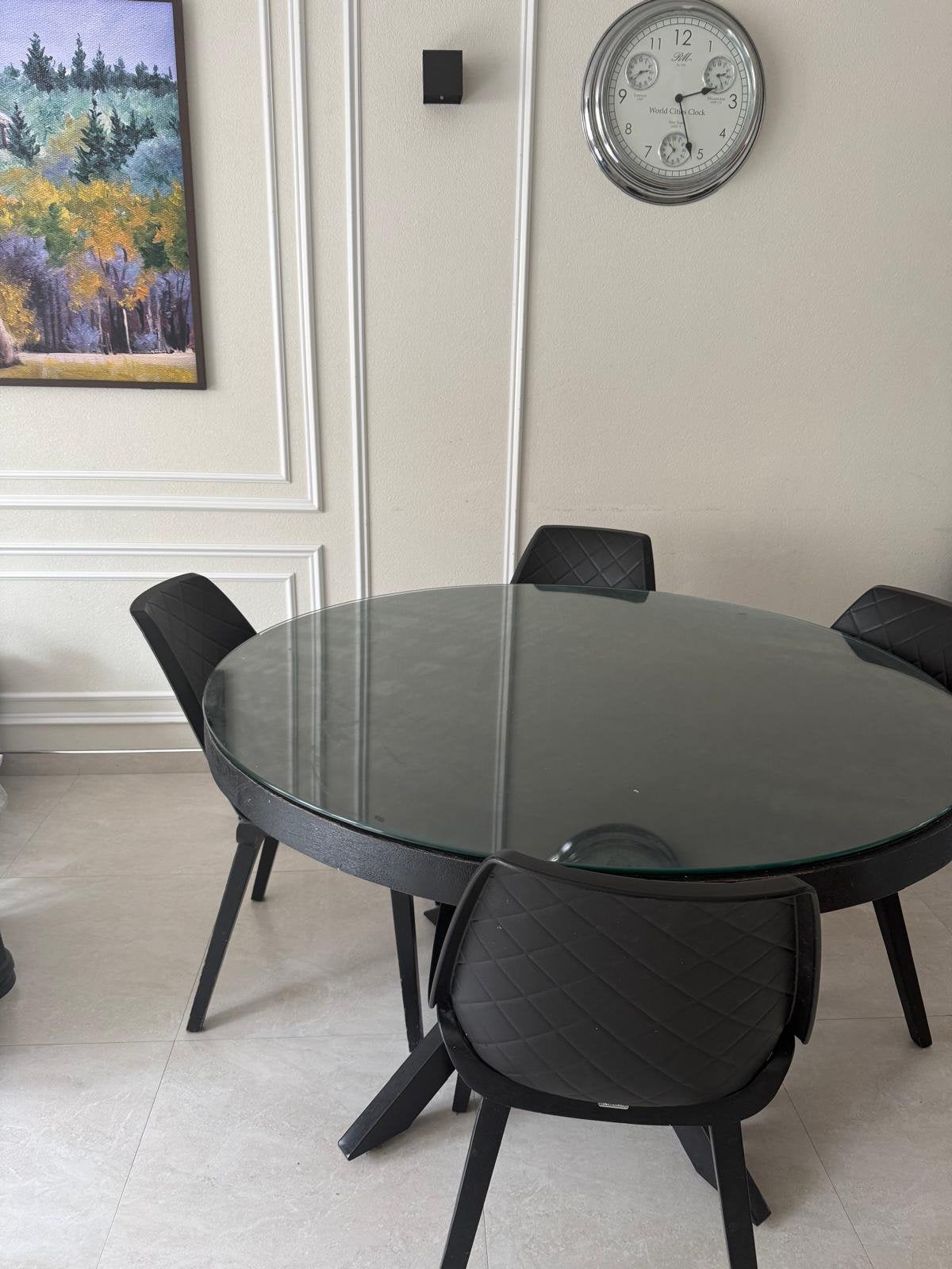 Ronde eettafel met glazen blad en 4 Riviera Maison stoelen, Ophalen, Zo goed als nieuw, Rond, 100 tot 150 cm