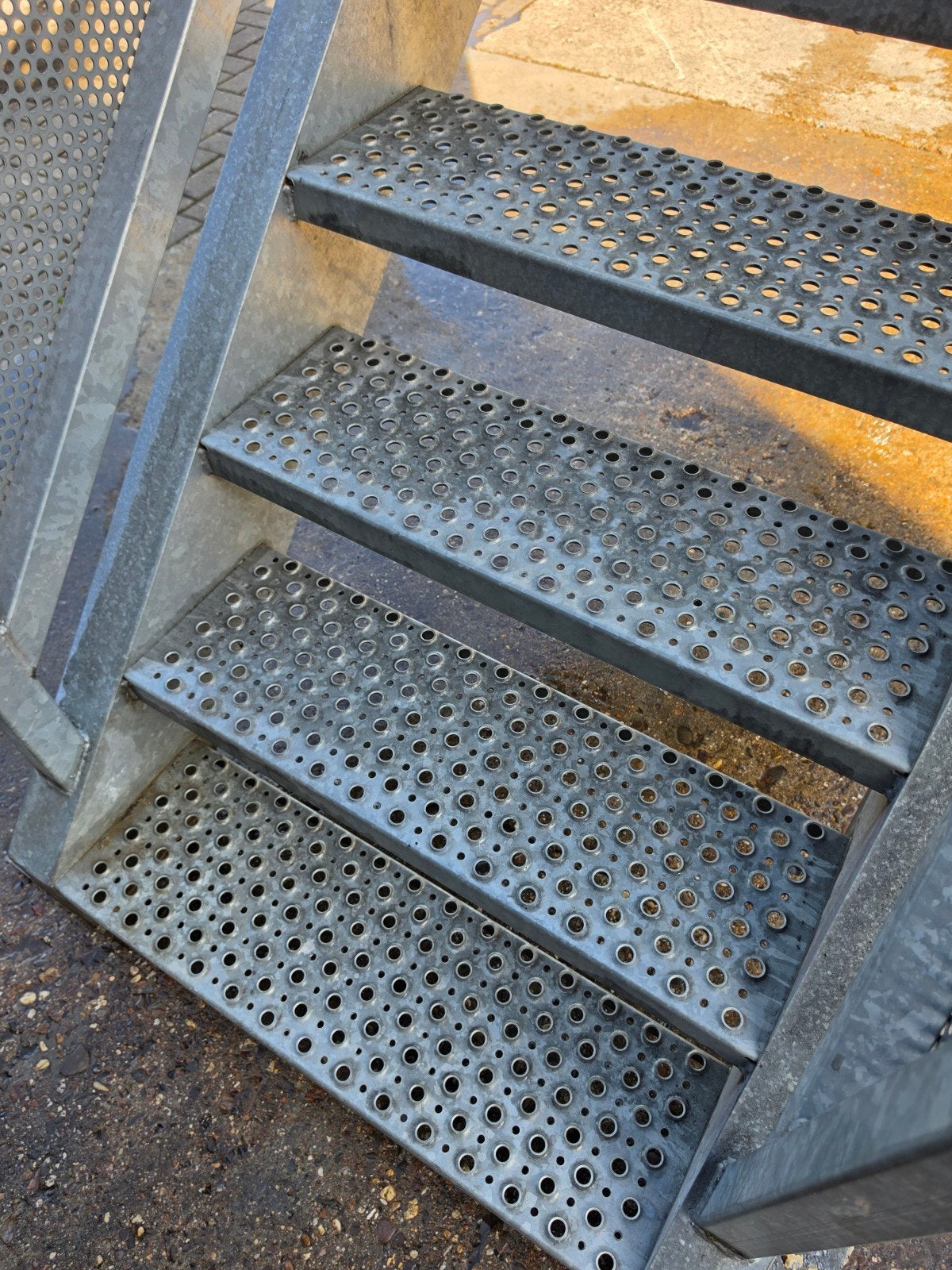 Stalen trap met bordes gegalv hoog 2,8mtr nor087, Ophalen, Zo goed als nieuw, 2 tot 4 meter