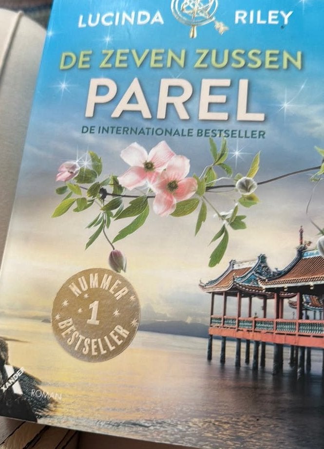 Lucinda Riley - Parel, Ophalen of Verzenden, Zo goed als nieuw, Lucinda Riley