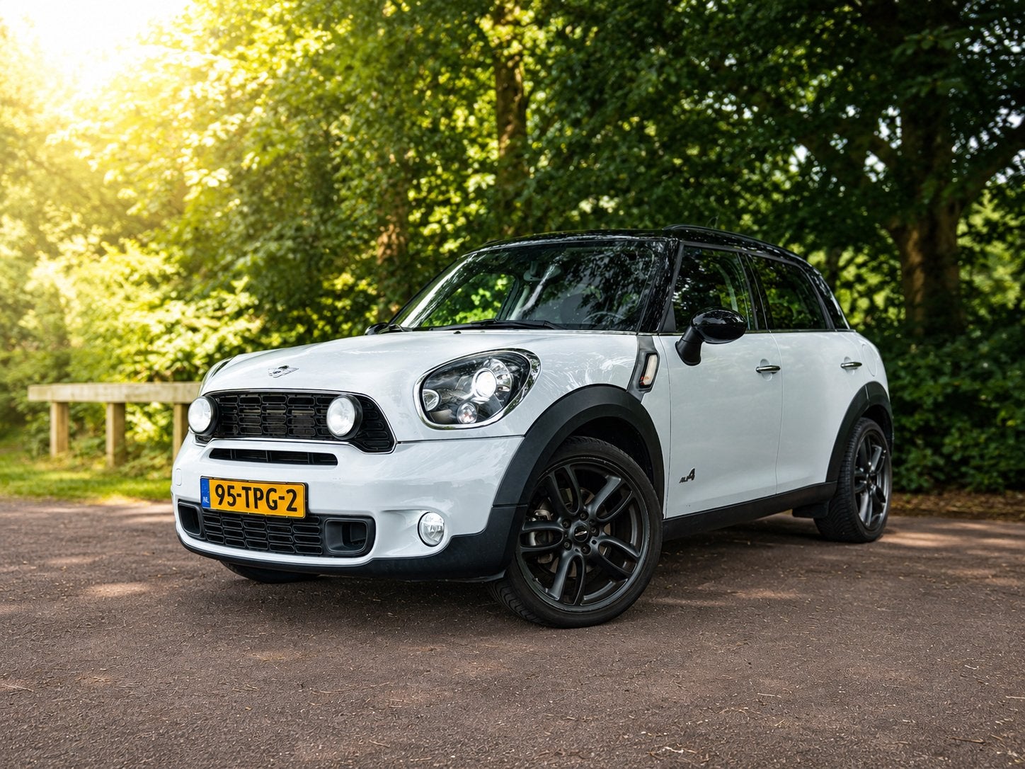 Mini Countryman 1.6 Cooper S All4 | NAP | Schuifdak | Xenon, 15 km/l, Leder en Stof, Wit, Origineel Nederlands