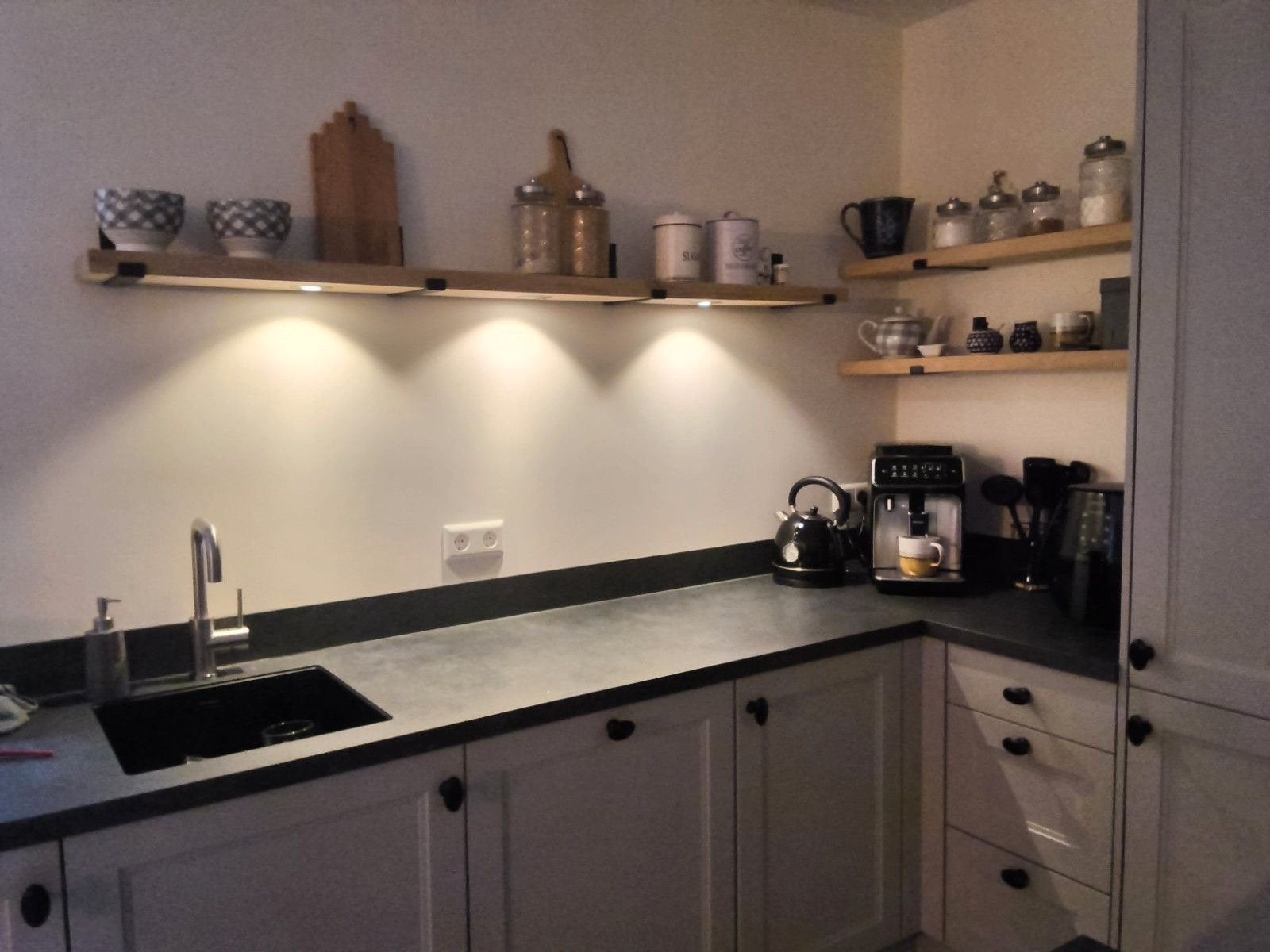 RUSTIEK Massief eiken wandplank - verlichting - boomstam, Ophalen of Verzenden, Nieuw