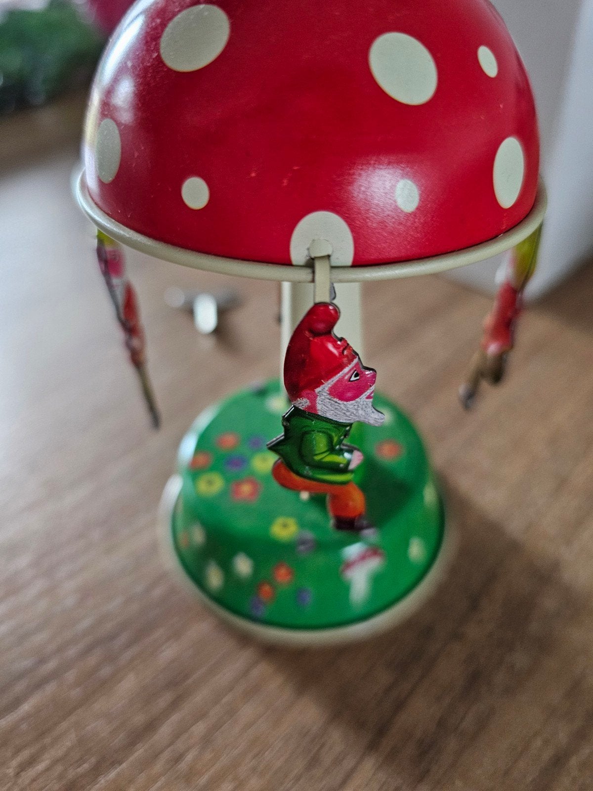 Vintage ouderwets blikken speelgoed carrousel met kabouters, Verzenden