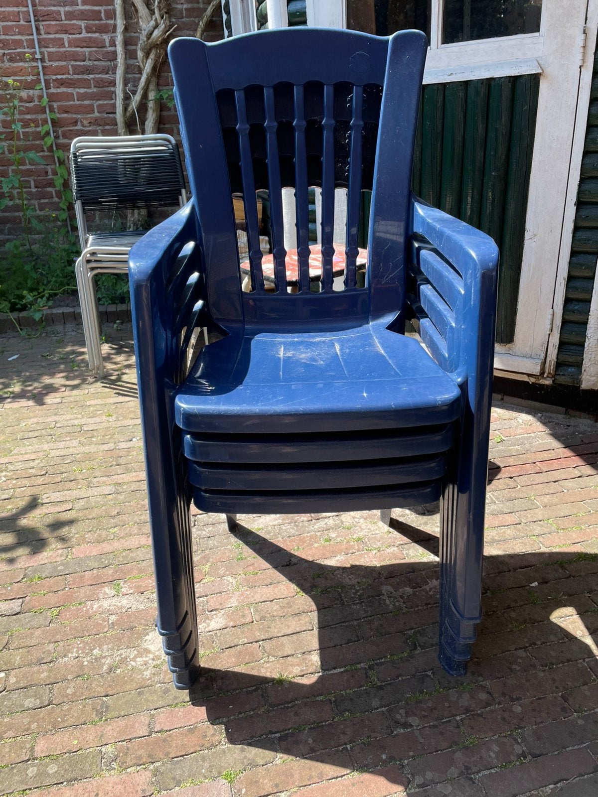 4 blauwe tuinstoelen, Ophalen, Gebruikt, Kunststof, Stapelbaar