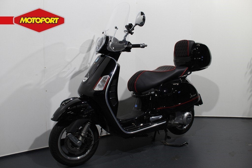 Vespa GTS 250 (bj 2016), Motoren, Scooter, Minervum 7272
4801 EB  Breda, NL, Bedrijf, Piaggio Vespa B.V.