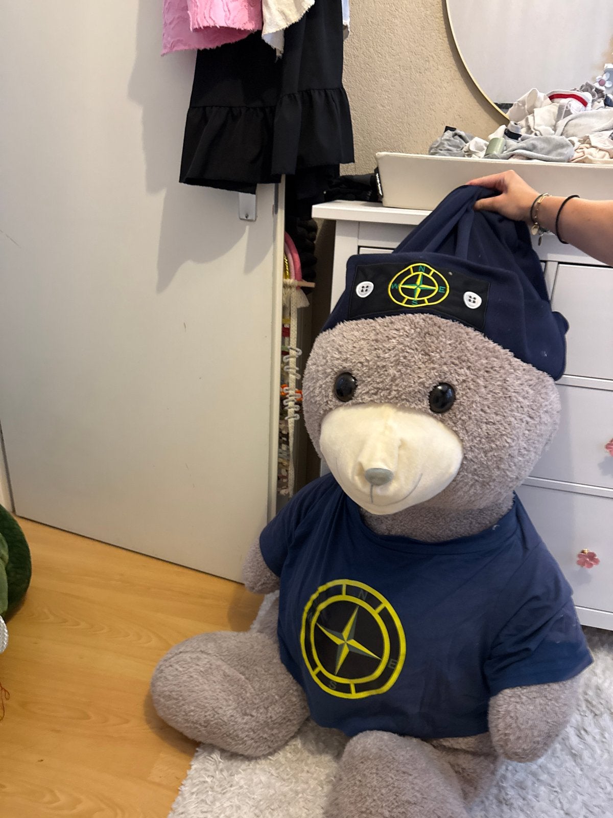 Reuze knuffelbeer met Stone Island kleding, Ophalen, Beer, Grijs, Zo goed als nieuw
