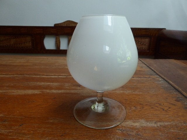 Vintage witte opaline coupe - vaas, 19 cm., Ophalen of Verzenden