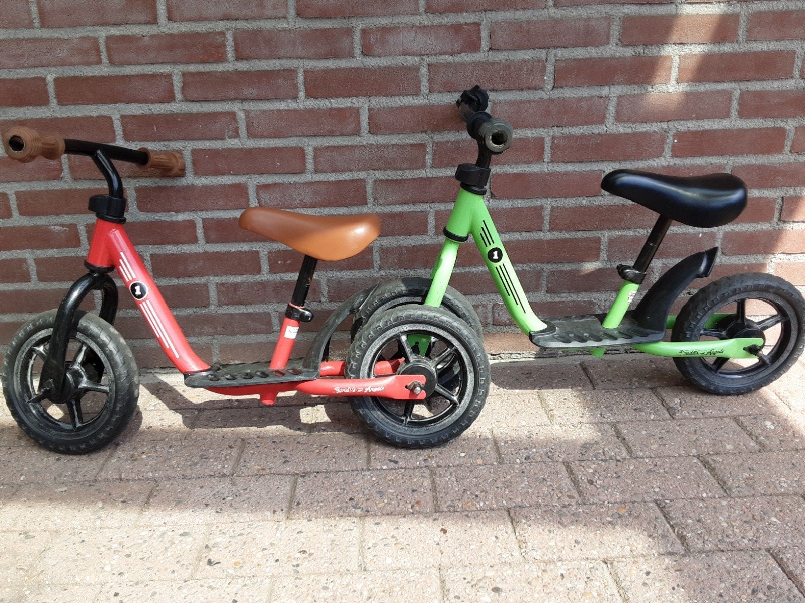 Loopfiets 2x rood en groen, Ophalen, Gebruikt, Loopfiets