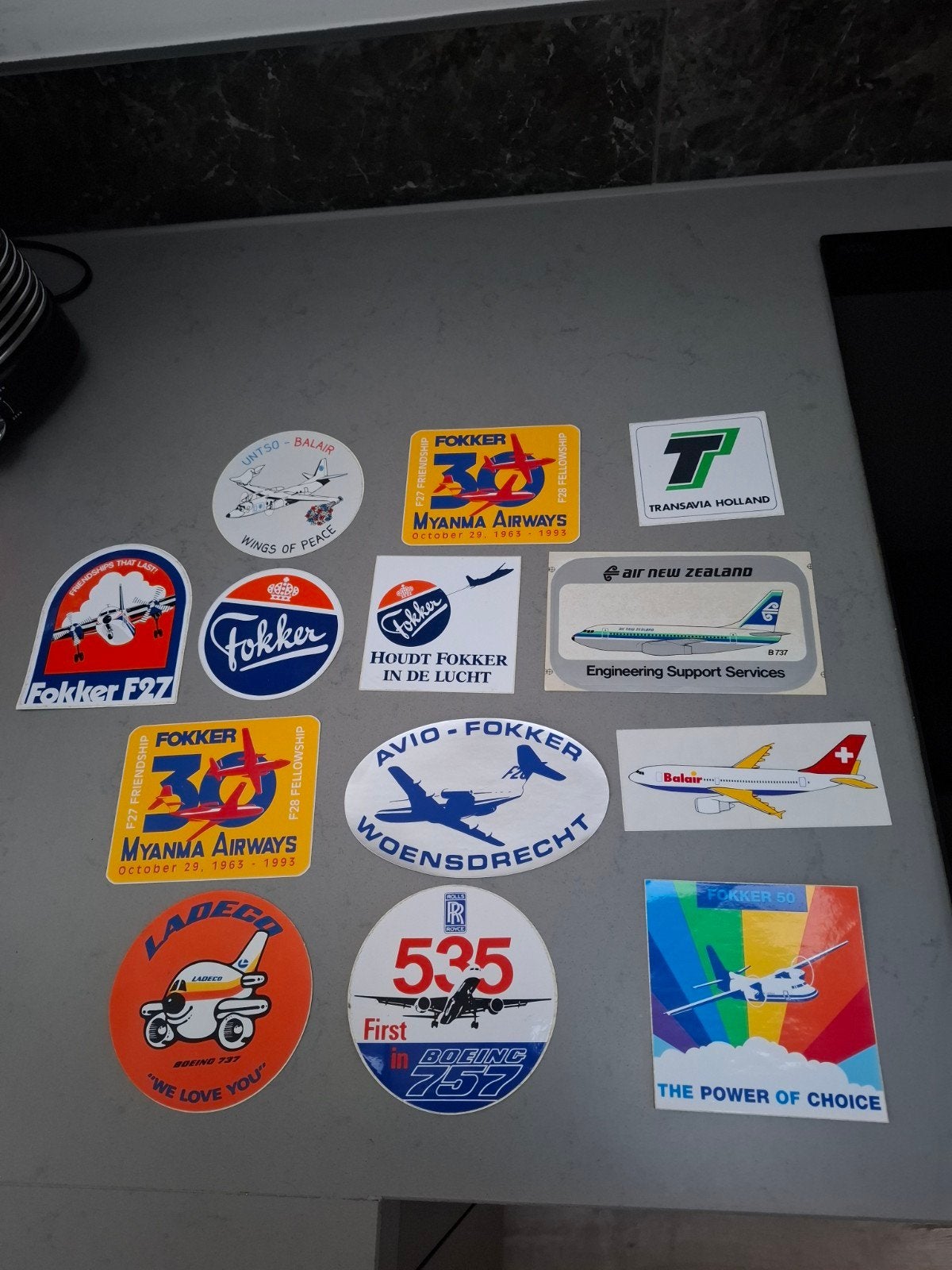 13 X Vintage Vliegtuig Stickers - Fokker, Boeing, Balair, Ophalen of Verzenden