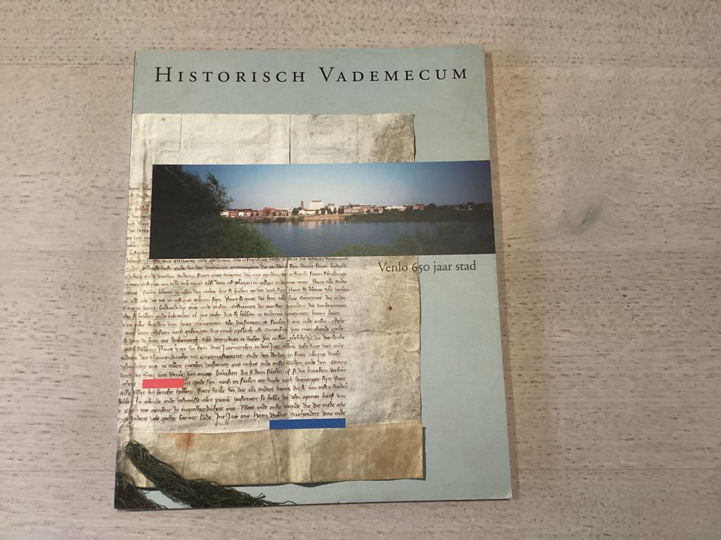 Historisch Vademecum Venlo 650 jaar stad, Ophalen of Verzenden, 20e eeuw of later, Gelezen