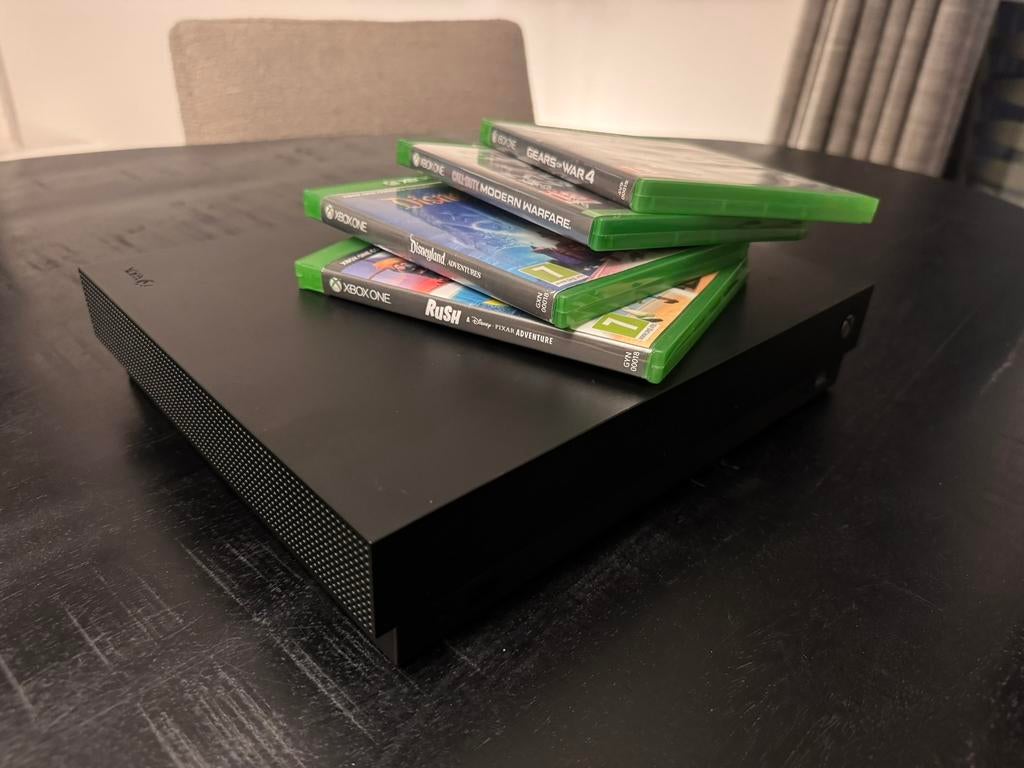 Xbox one X 4k met controller + games, Spelcomputers en Games, Ophalen of Verzenden, Zo goed als nieuw, 1 TB, Met 1 controller