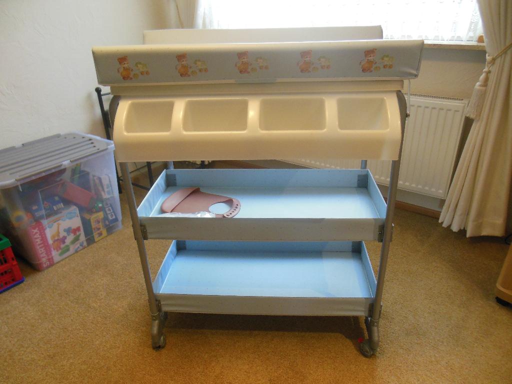 Baby verschoontafel met badje zeer handig, Ophalen, Zo goed als nieuw, Badje, Overige merken