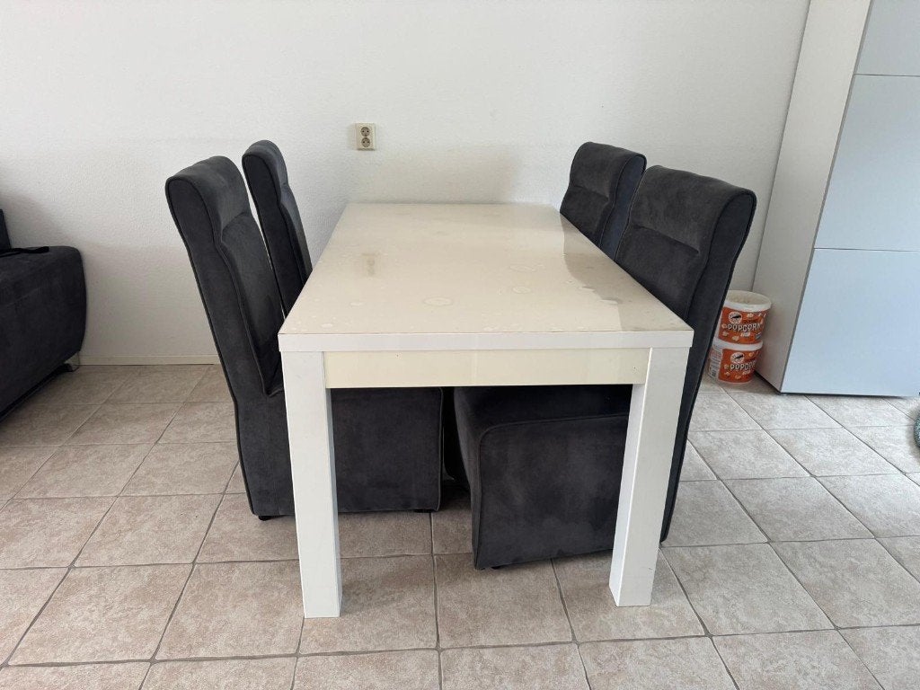 Hoogglans eettafel met 4 eetkamerstoelen, Ophalen, Gebruikt, 100 tot 150 cm, 150 tot 200 cm