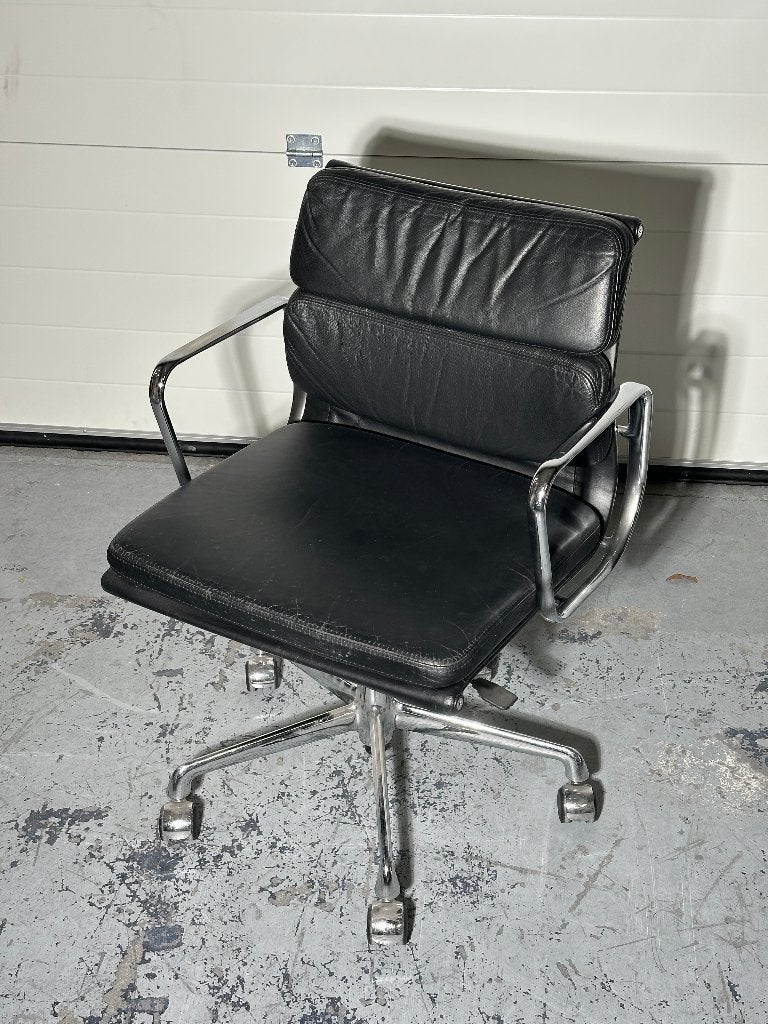 Vitra EA 217 Aluminium Chair – Zwart Leer – Vintage, Huis en Inrichting, Ophalen, Gebruikt, Zwart, Bureaustoel