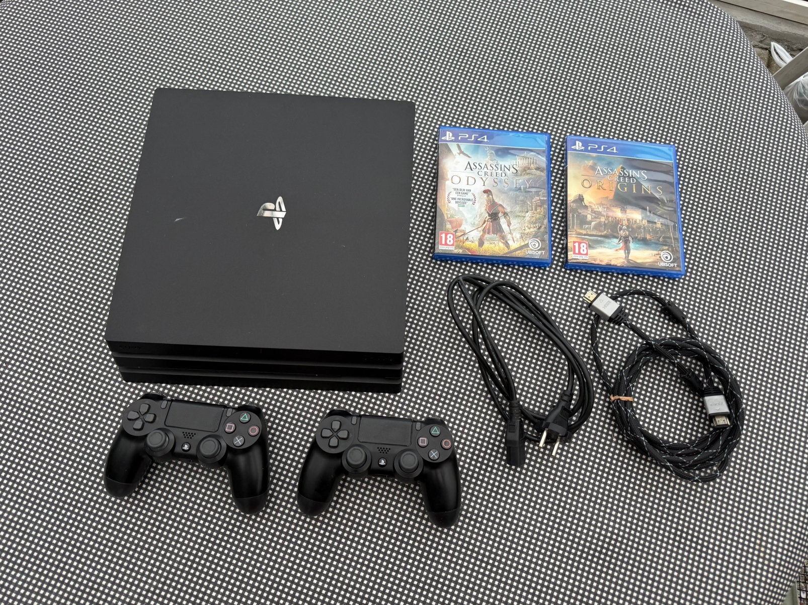 PlayStation 4 Pro (1TB), Ophalen, Met 2 controllers, 1 TB, Pro