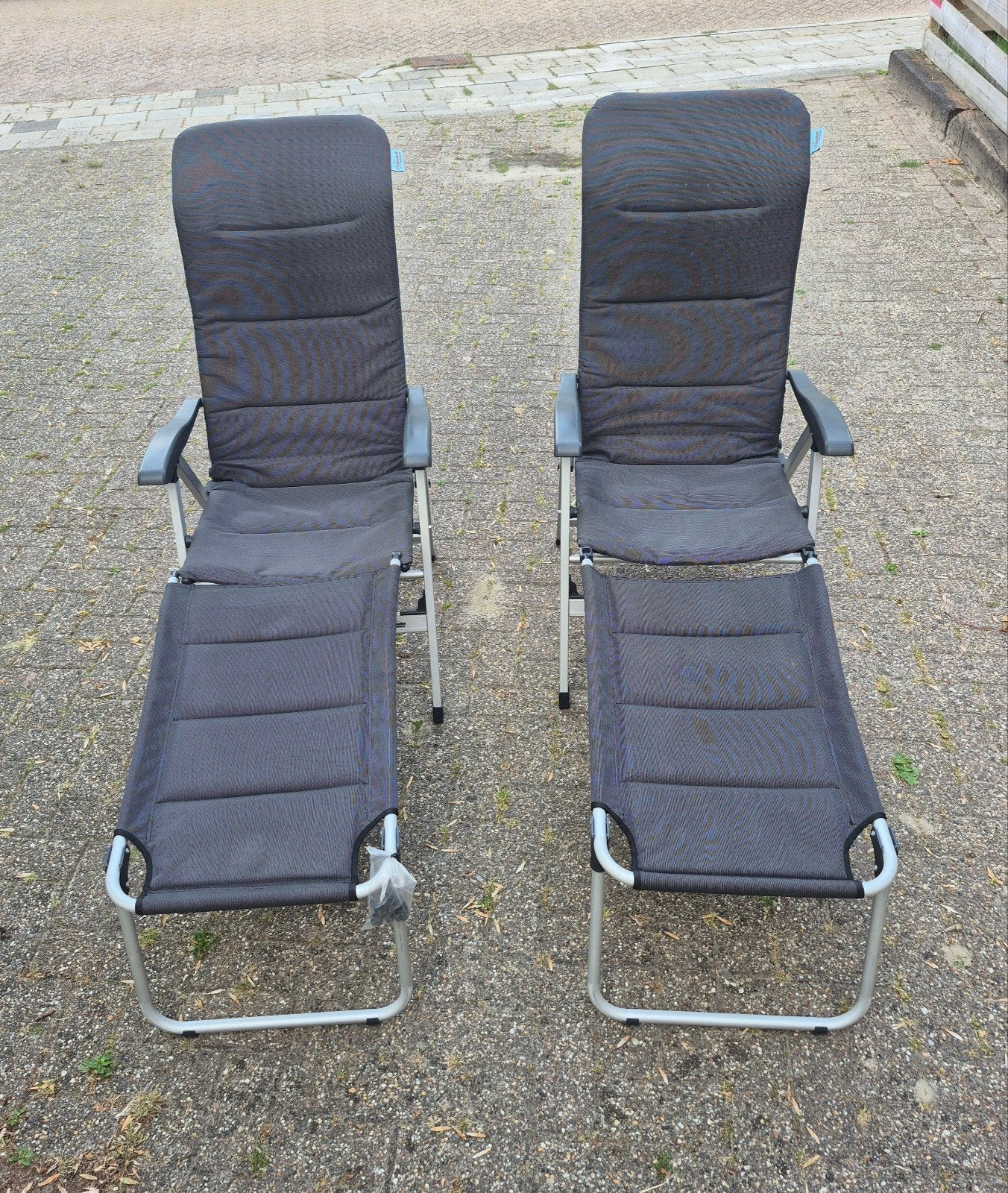 2x Vrijbuiter Outdoor Campingstoelen met voetenbank, Ophalen, Gebruikt, Campingstoel