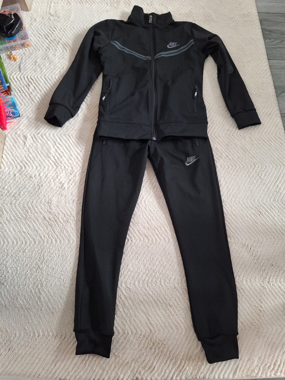 Nieuw Nike trainingspak maat 152 (valt kleiner), Zwart, Nike, Nieuw, Overige maten