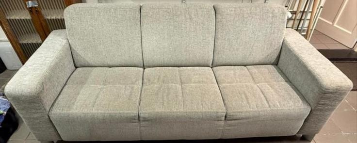 Comfortabele driepersoonsbank beige crème kleur, Ophalen, Driepersoons, 75 tot 100 cm, Zo goed als nieuw