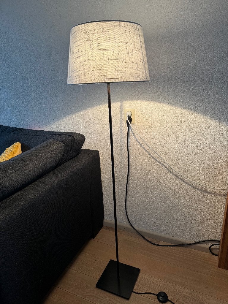 Staande lamp met blauwe stoffen kap, Huis en Inrichting, Ophalen, Zo goed als nieuw, Metaal, Modern