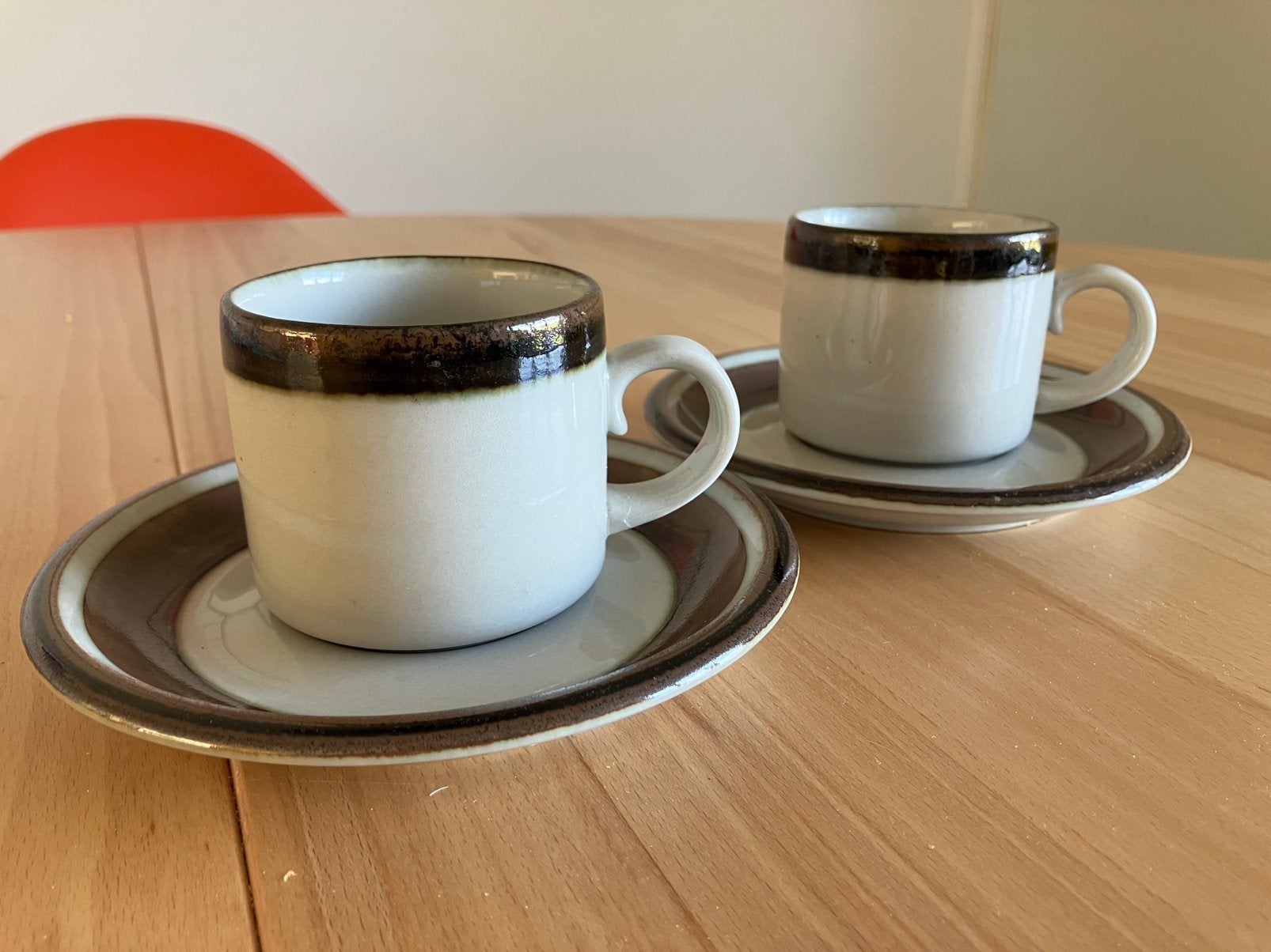 Arabia Karelia espresso kop en schotels, Ophalen of Verzenden, Zo goed als nieuw, Overige stijlen, Kop(pen) en/of Schotel(s)
