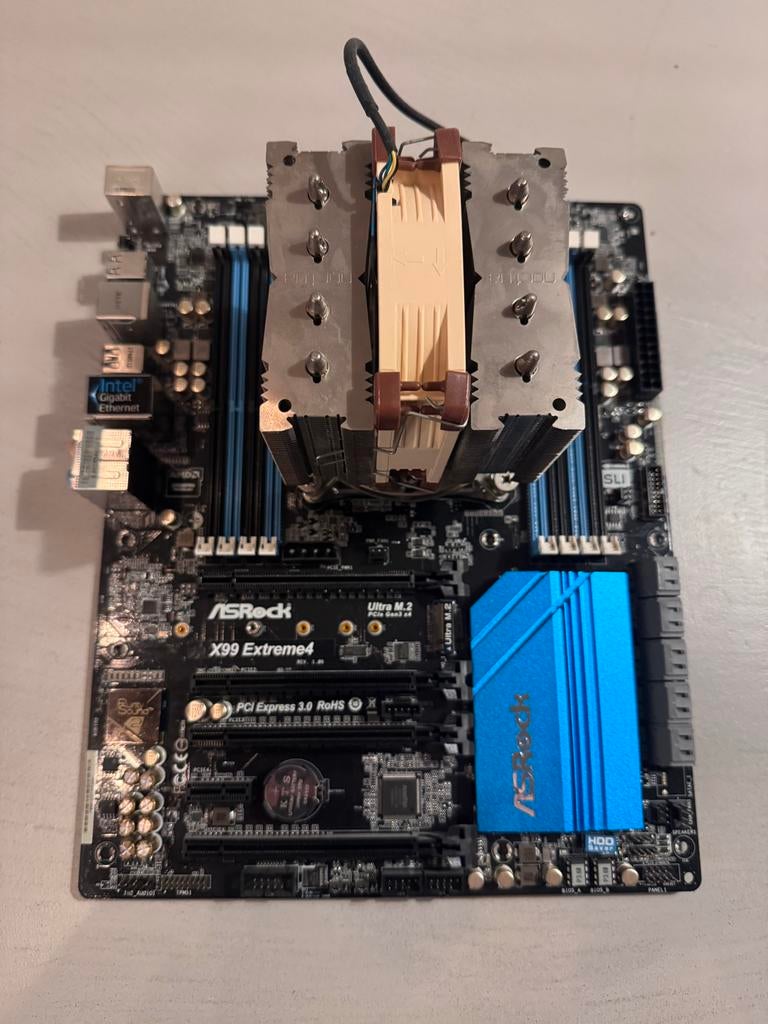 ASRock X99 Extreme4 Moederbord met Noctua NH-D14 Koeler, Ophalen of Verzenden, Gebruikt, Intel, DDR4
